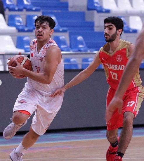 جانب من منافسات كرة السلة في البحرين