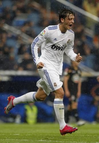 2010-10-03t200922z_01_pdh105_rtridsp_3_sport-soccer_reuters