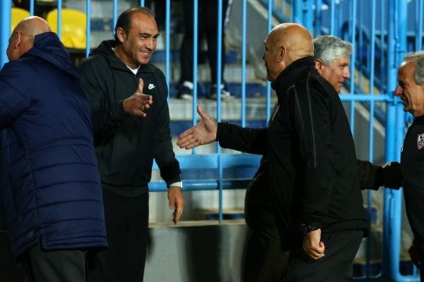 كريستيان جروس يصافح علي ماهر