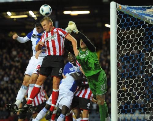 2010-10-18t201059z_01_nvr04_rtridsp_3_soccer-england_reuters