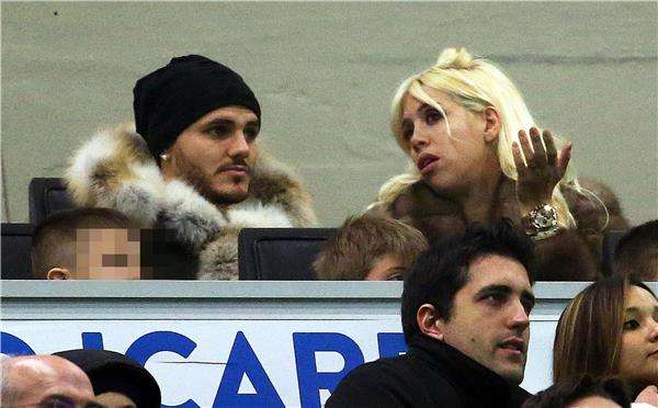 إيكاردي وزوجته