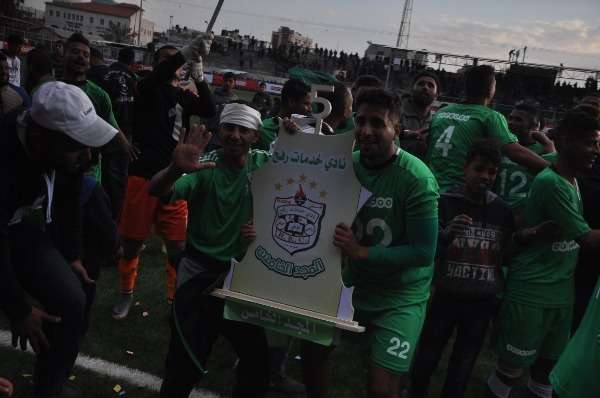 فرحة لاعبي خدمات رفج بالتتويج