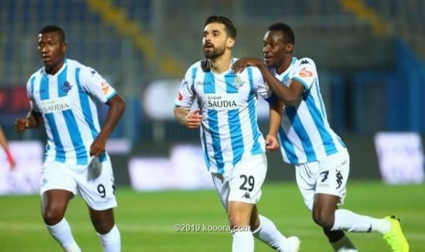 لاعبو بيراميدز 