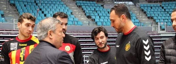 رئيس الترجي يبارك فريق الطائرة