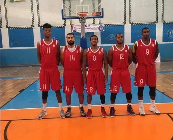 لاعبو فريق الاتحاد لكرة السلة