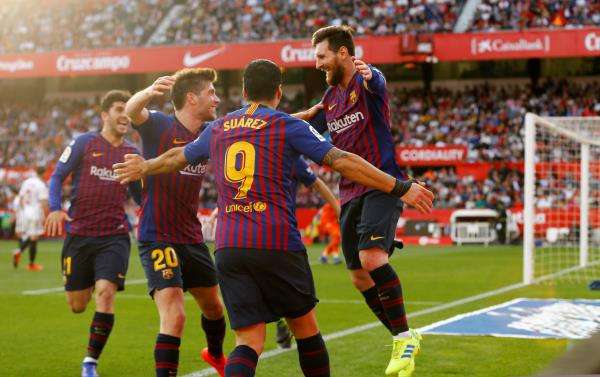 فرحة لاعبي برشلونة