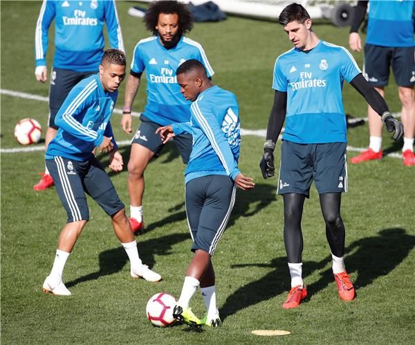 مارسيلو مع لاعبي ريال مدريد
