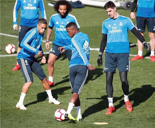 مارسيلو مع لاعبي ريال مدريد