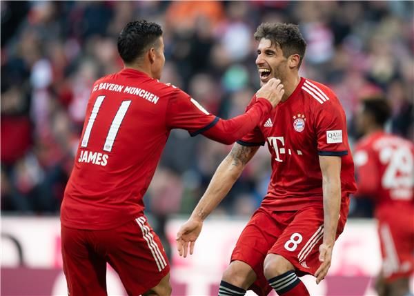 فرحة مارتينيز بهدفه