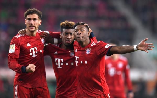 كومان بين لاعبي البايرن