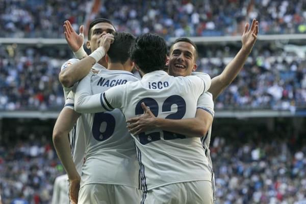 ناتشو مع فريقه