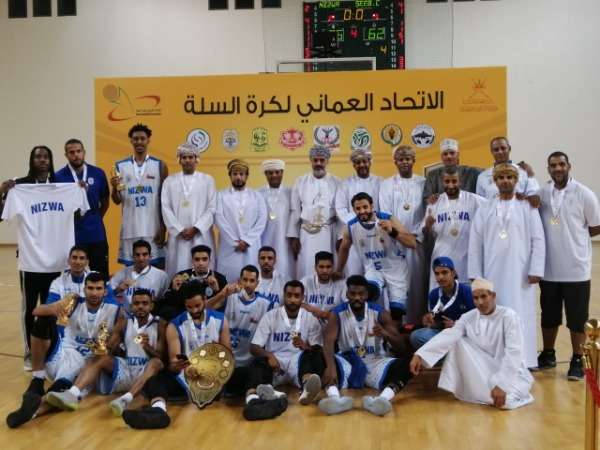 من تتويج نزوى 