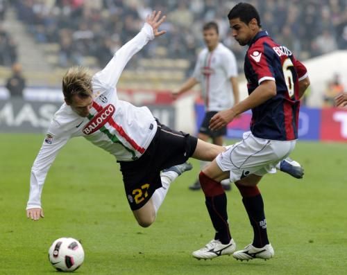 2010-10-24t151155z_01_sre601_rtridsp_3_soccer-italy_reuters