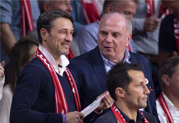 هونيس رئيس بايرن والمدرب كوفاتش