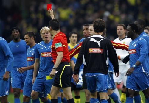 2010-10-24t153831z_01_ina16_rtridsp_3_soccer-germany_reuters