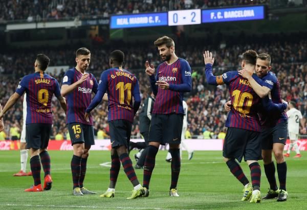 فرحة لاعبي برشلونة