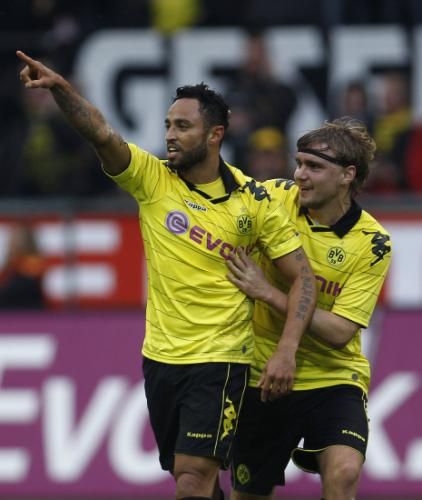 2010-10-24t155728z_01_ina24_rtridsp_3_soccer-germany_reuters