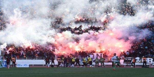 جانب من الألعاب النارية بالمدرجات