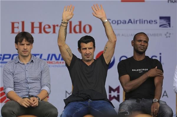 مورينتيس ( على اليسار )