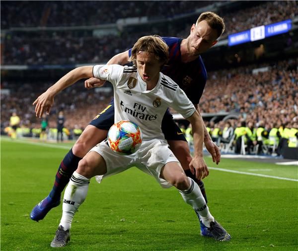 لوكا مودريتش وإيفان راكيتيتش