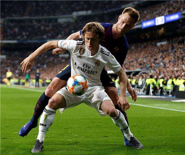 لوكا مودريتش وإيفان راكيتيتش