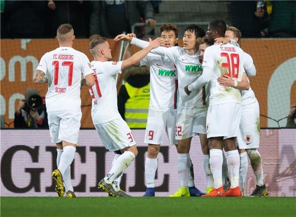 فرحة لاعبي أوجسبورج