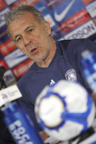 2010-10-19t163403z_01_amm02_rtridsp_3_soccer_reuters
