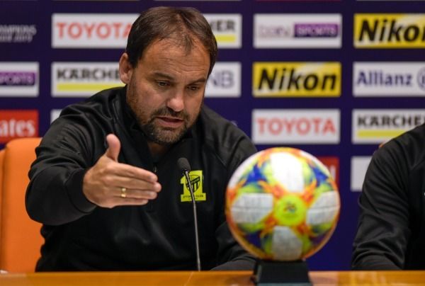 سييرا في المؤتمر الصحفي (تصوير : خالد الحاج)