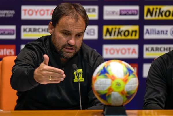 سييرا في المؤتمر الصحفي (تصوير : خالد الحاج)