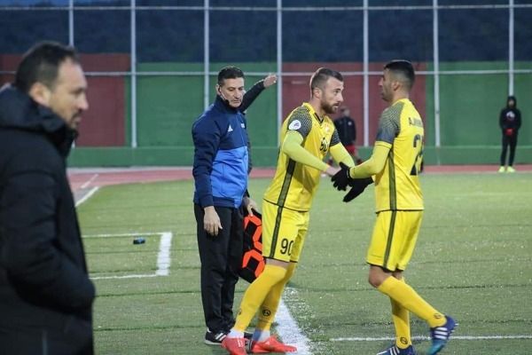 مارتن توشيف  لحظة دخوله إلى الملعب 