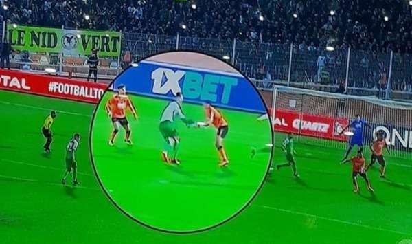 اللعبة المثيرة للجدل في مباراة الرجاء وبركان