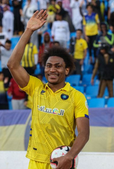  لينادر تاومبا