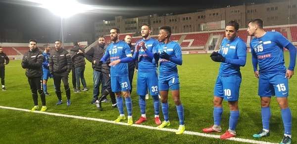 لاعبو الهلال يوجهون التحية للجمهور