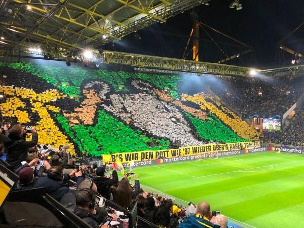 لوحة جماهير دورتموند