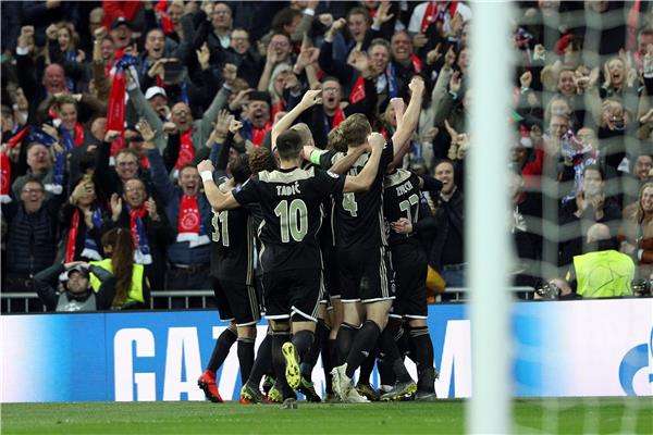 فرحة نجوم أياكس بالفوز