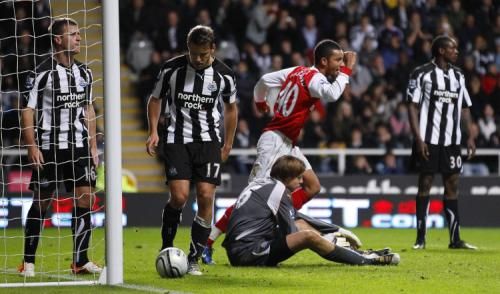 2010-10-27t211200z_01_dmr214_rtridsp_3_soccer-england-cup_reuters