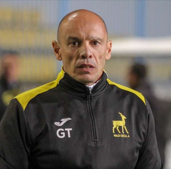 تاكيس جونياس