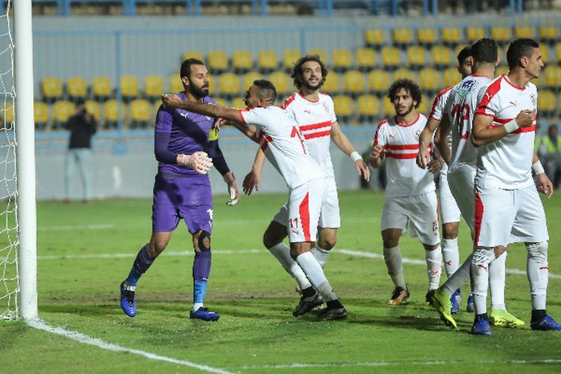 محمود علاء مع لاعبي الزمالك