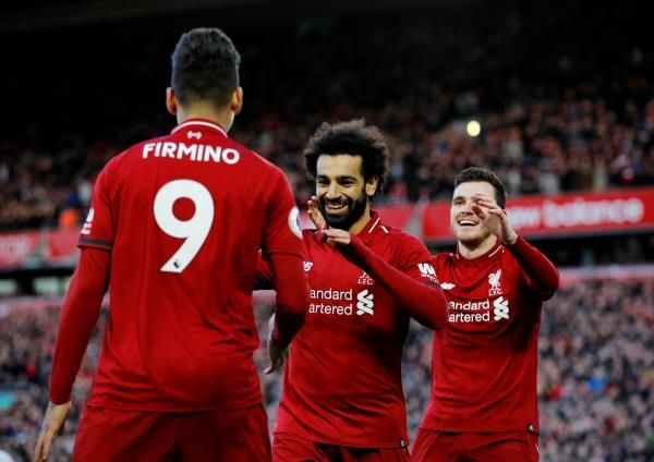 صلاح مع لاعبي ليفربول