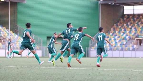 لاعبو النصر 