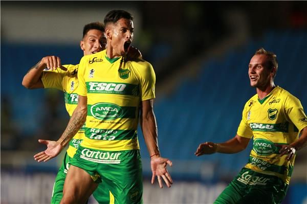 لاعبو ديفينسا خوستيكا 