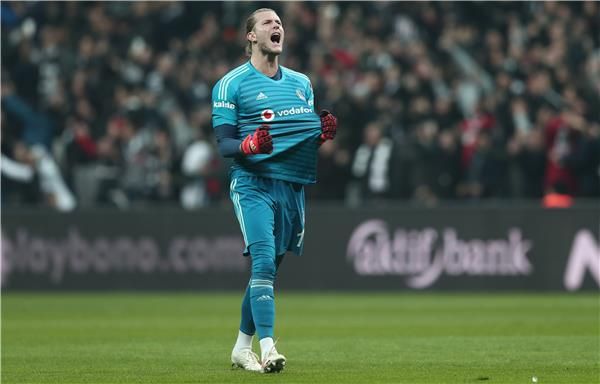 لوريس كاريوس