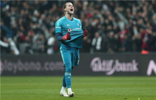 لوريس كاريوس