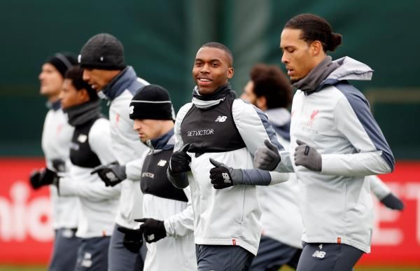  فيرجيل فان ديك مع لاعبي ليفربول