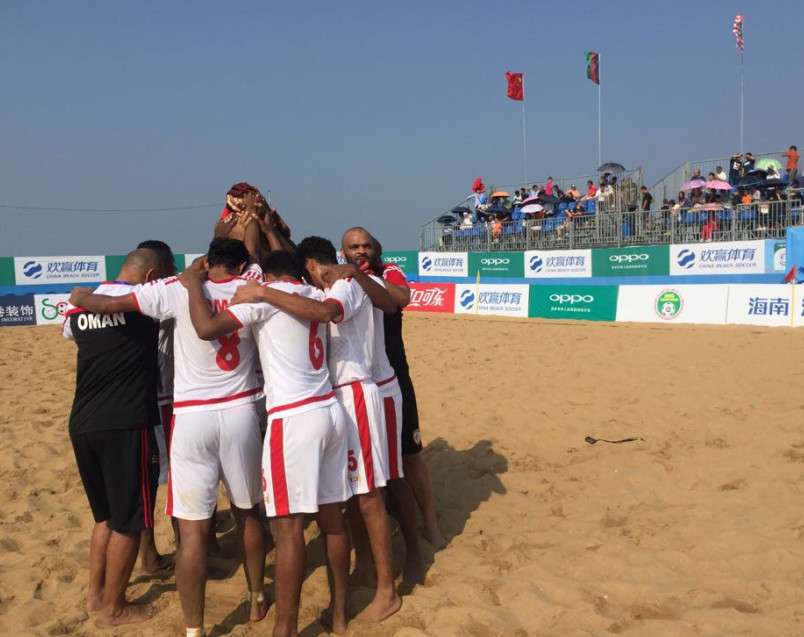 لاعبو منتخب عمان