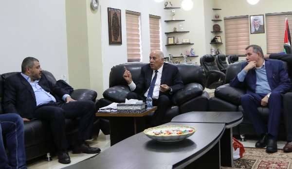 من الاجتماع