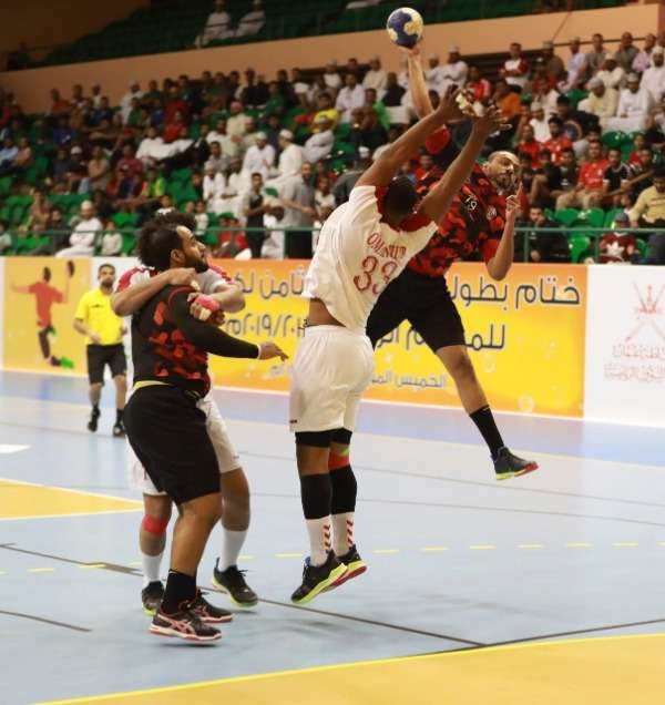 من مباراة مسقط وعمان