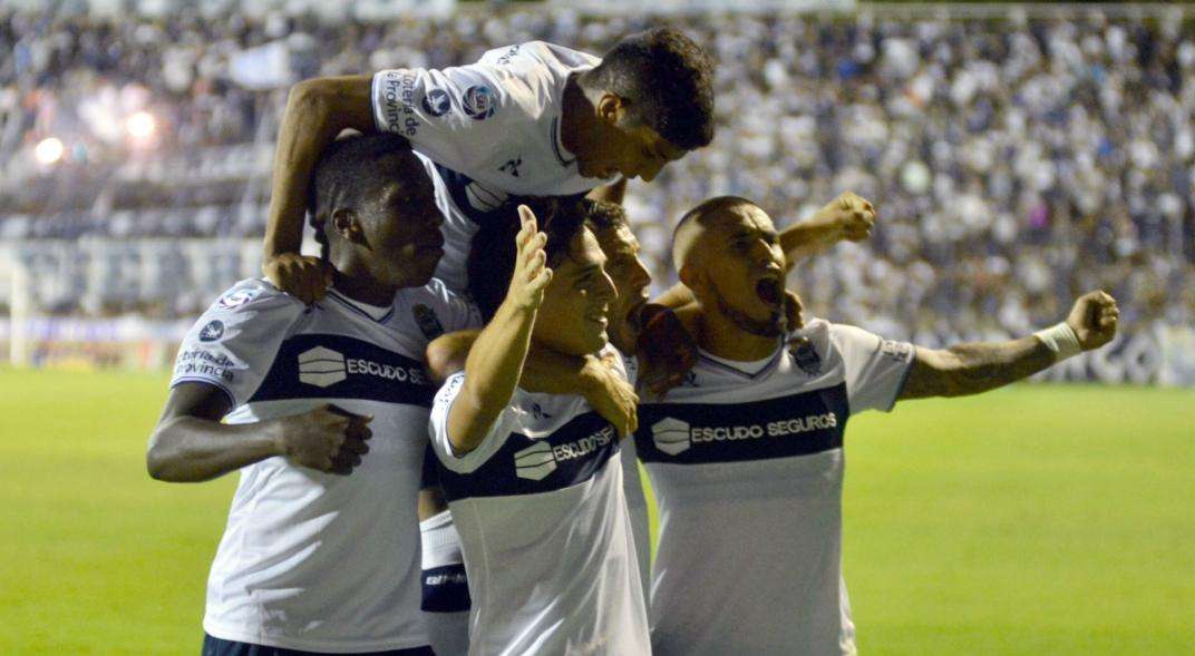 خيمناسيا لا بلاتا