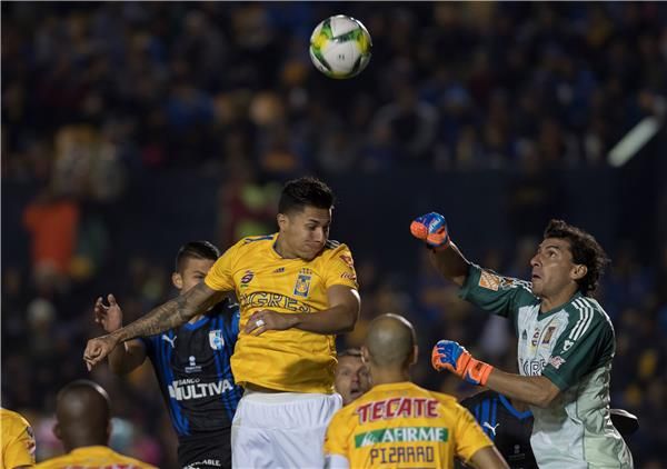 جانب من لقاء تيجريس وكيريتارو 