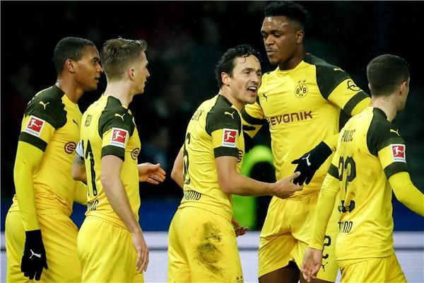 توماس ديلاني مع لاعبي بوروسيا دورتموند